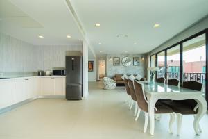 Photo #5 of Marrakesh huahin 4bedrooms with seaview 248 in Tambon Nong Kae, Thailand