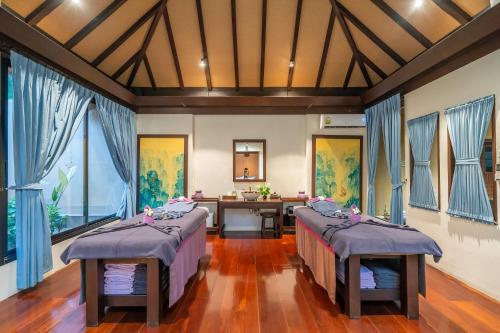 Photo #2 of Paradee in Tambon Phe, Thailand