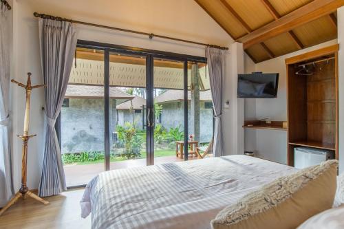 Photo #2 of Medee Resort in Tambon Ko Kut, Thailand