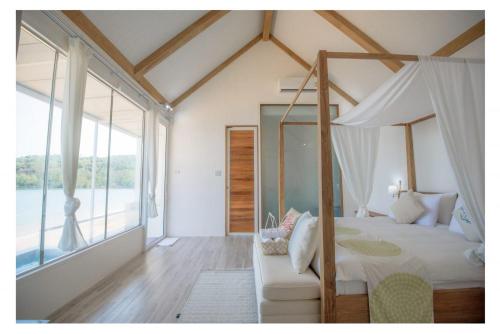 Photo #2 of Seashell Village Resort in Tambon Khlong Khut, Thailand