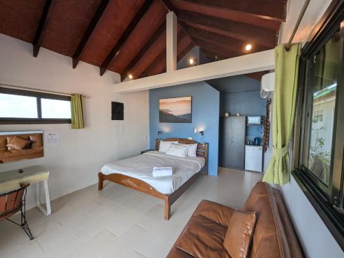 Photo #2 of Moonhut Bungalows in Maenam, Thailand
