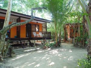 Photo #6 of Moonhut Bungalows in Maenam, Thailand
