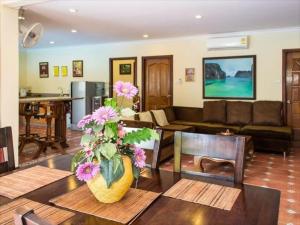 Photo #5 of VIEWBOR VILLA - PATTAYA HOLIDAY HOUSE WALKING STREET 4 bedrooms in Muang Pattaya, Thailand