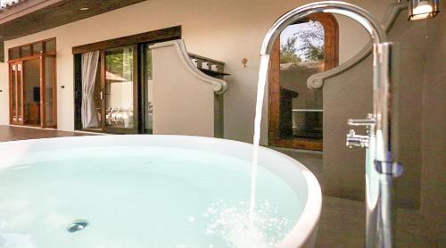 Photo #3 of Saree Samui in Tambon Mae Nam, Thailand
