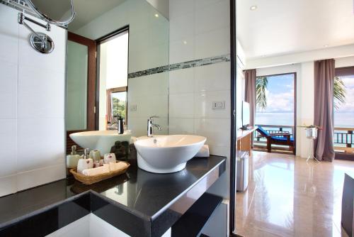 Photo #3 of Crystal Bay Beach Resort in ตำบล มะเร็ต, Thailand