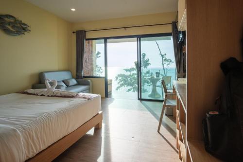 Photo #2 of Cliff Lanta Suite-Koh Lanta Krabi in Saladan, Thailand