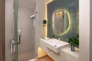 Photo #4 of The Tide Resort in Tambon Saen Suk, Thailand