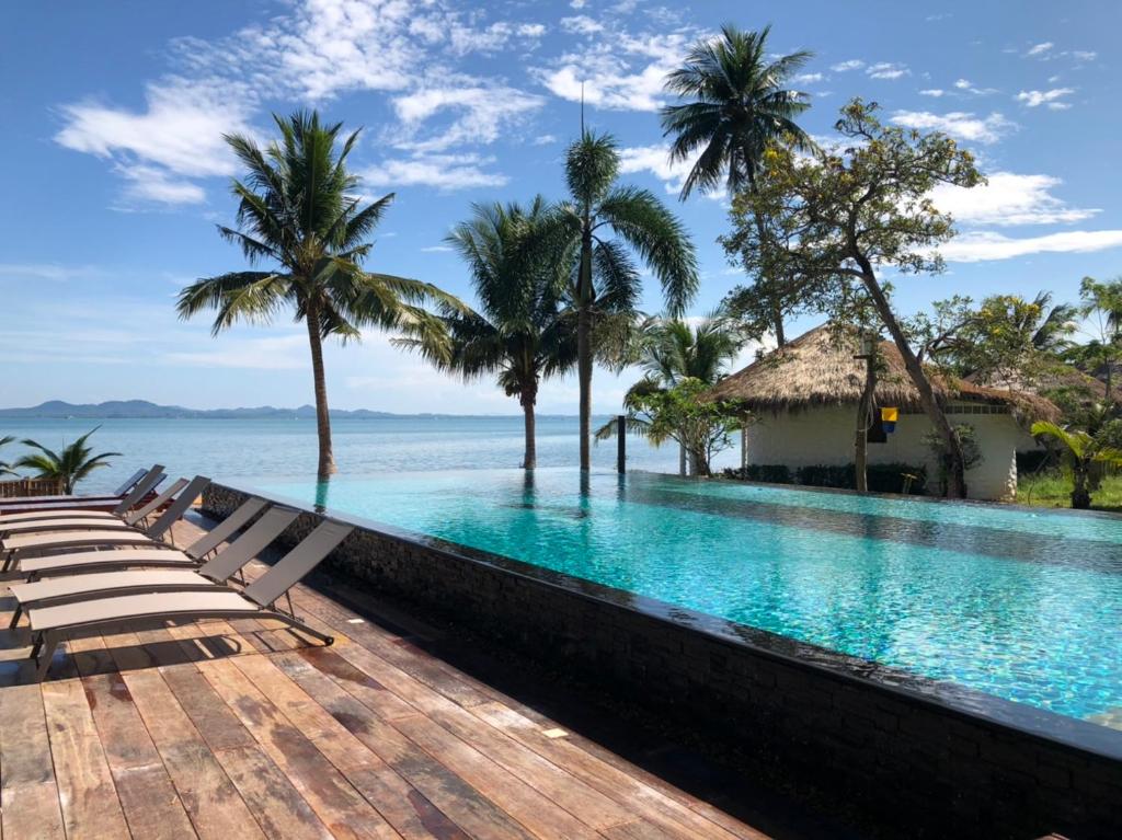 Photo #1 of Sunrise Beach Resort in Amphoe Ko Chang, Thailand