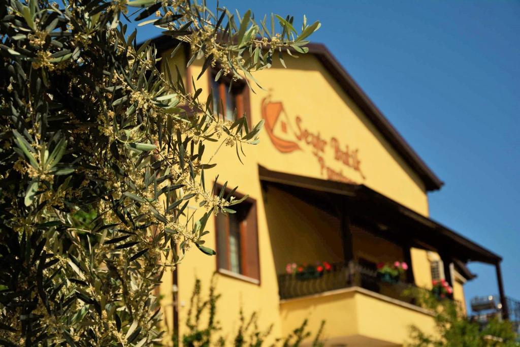 Photo of İznik Seyir Otel in İzni̇k, Turkey
