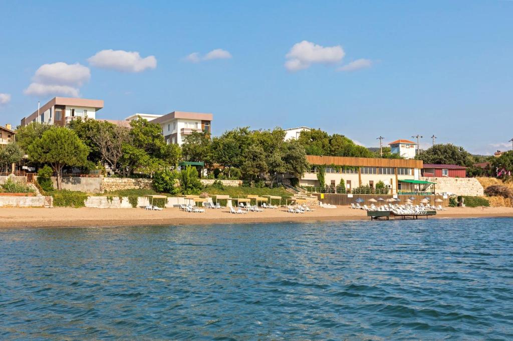 Photo of Troas Beach Hotel in Geyikli, Turkey