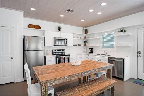 Photo #3 of Classy 4BDRM Home W/Pool Mins To Beach and Shops! in Port Aransas, TX