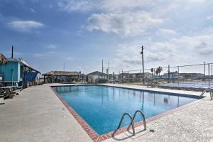 Photo #4 of Beach House with Oceanfront Deck in Galveston! in Galveston, TX