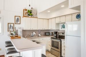 Photo #5 of Beach House with Oceanfront Deck in Galveston! in Galveston, TX