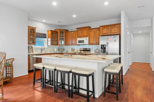 Photo #2 of Sunrise in Paradise-BeachFront-Fenced Yard-Pets-Sleeps 11 in Galveston, TX
