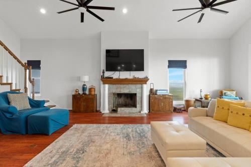 Photo #3 of Sunrise in Paradise-BeachFront-Fenced Yard-Pets-Sleeps 11 in Galveston, TX