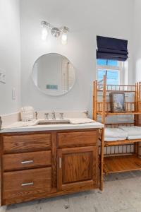 Photo #5 of Sunrise in Paradise-BeachFront-Fenced Yard-Pets-Sleeps 11 in Galveston, TX