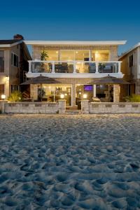Photo #5 of Oceanfront 3BR Home with Pool Table & Patio in Newport Beach, CA