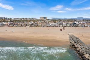 Photo #6 of Oceanfront 3BR Home with Pool Table & Patio in Newport Beach, CA