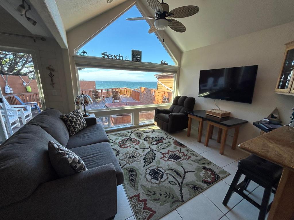 Photo #1 of Ocean Front Cabin 17, Jacuzzi & Remarkable Views in Smith River, CA