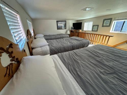 Photo #2 of Ocean Front Cabin 17, Jacuzzi & Remarkable Views in Smith River, CA