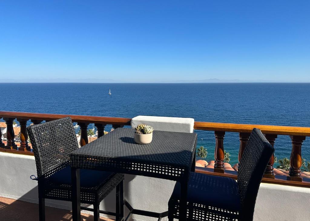 Photo of Premium Ocean Corner Unit, Fireplace, Golf Cart, 21 Steps from Top in Avalon, CA