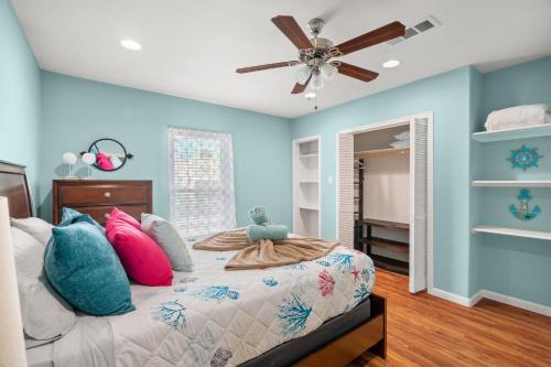 Photo #2 of 1 Min to Beach Ocean Breeze 3BR Fast WiFi in Galveston, TX