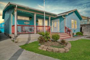 Photo #6 of 1 Min to Beach Ocean Breeze 3BR Fast WiFi in Galveston, TX