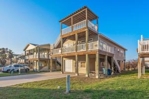 Photo #6 of New 5 BDRM W/Pool, Observation Deck Walk to Beach! in Port Aransas, TX