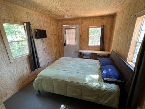 Photo #2 of Reflection Cabin on Lake Godstone in Jacksboro, TX