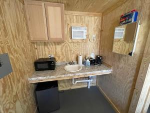 Photo #4 of Reflection Cabin on Lake Godstone in Jacksboro, TX