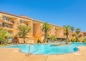 Photo #4 of Poolside Paradise in Galveston, TX