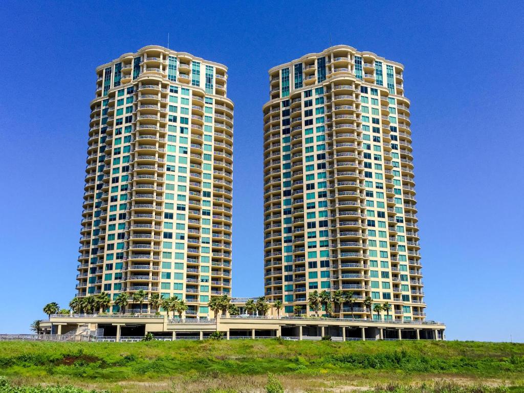 Photo #1 of Palisade Palms in Galveston, TX