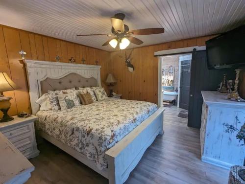 Photo #2 of Robbins Nest in Burkeville, TX