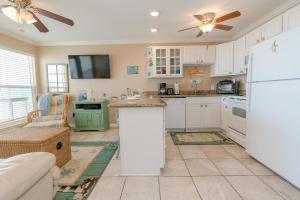 Photo #5 of A Beachside Retreat in Galveston, TX