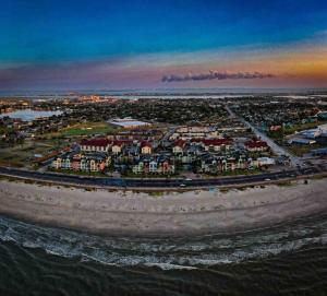 Photo #4 of Oceanfront at The Dawns in Galveston, TX