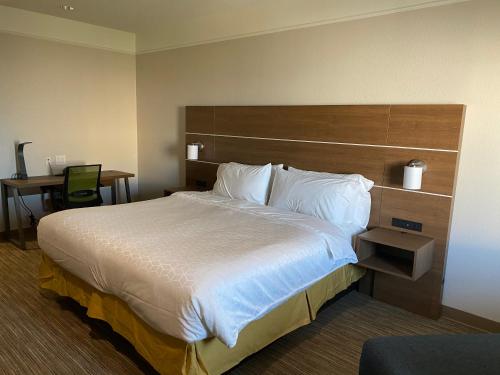 Photo #2 of Holiday Inn Express Hotel Galveston West-Seawall by IHG in Galveston, TX