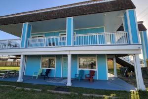 Photo #6 of Acapulco - Upstairs Beachview Beauty 50 steps to a private beach! BYOT in Galveston, TX