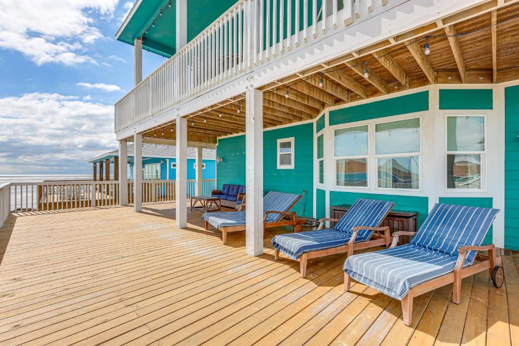 Photo of Footprints in the Sand - Luxe Freeport Home! in Freeport, TX