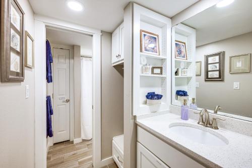 Photo #3 of Steps to Beach and Boardwalk Condo in Port Aransas! in Port Aransas, TX