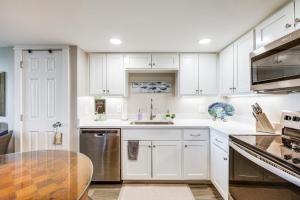 Photo #5 of Steps to Beach and Boardwalk Condo in Port Aransas! in Port Aransas, TX