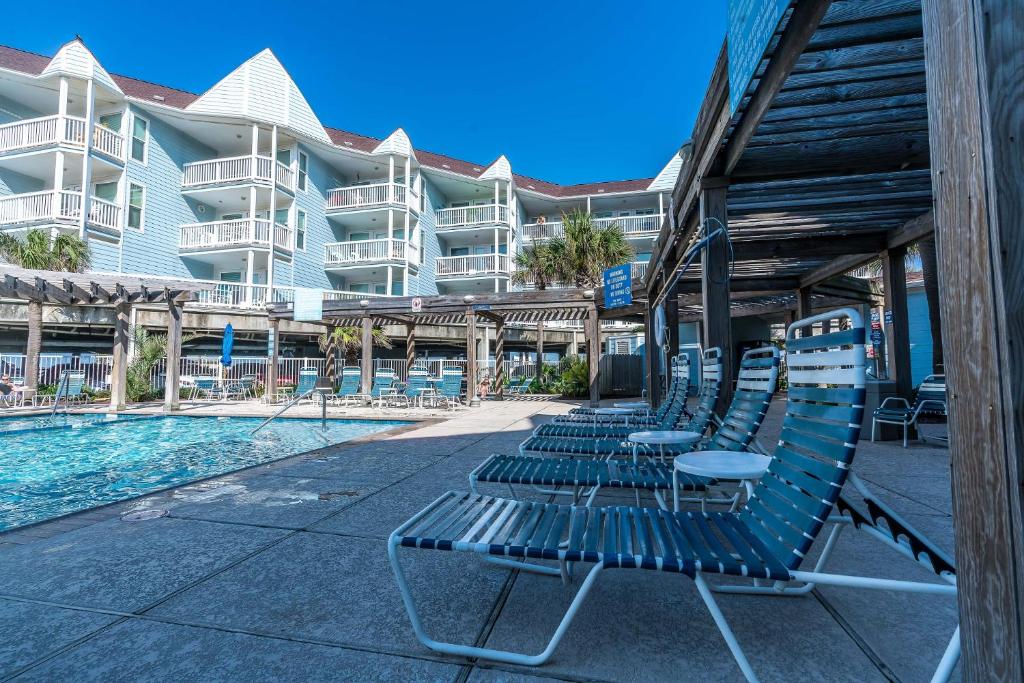 Photo #1 of Beautiful Blue Heron Sleeps 6 Great Views in Galveston, TX