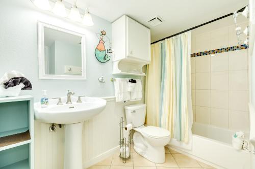 Photo #3 of Beautiful Blue Heron Sleeps 6 Great Views in Galveston, TX