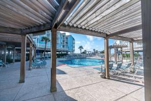 Photo #4 of Beautiful Blue Heron Sleeps 6 Great Views in Galveston, TX