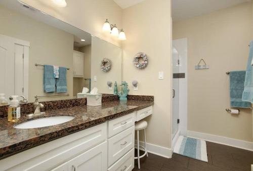 Photo #3 of 3 BR Beach view in Galveston, TX