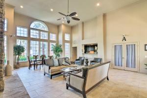 Photo #6 of Walk to Beach and Seawall Condo in Galveston! in Galveston, TX