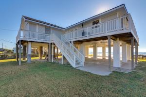 Photo #6 of Oceanfront Home with Deck and Views in Galveston! in Galveston, TX
