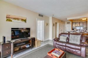 Photo #5 of Galvestonian 112-Beachfront Hideaway in Galveston, TX