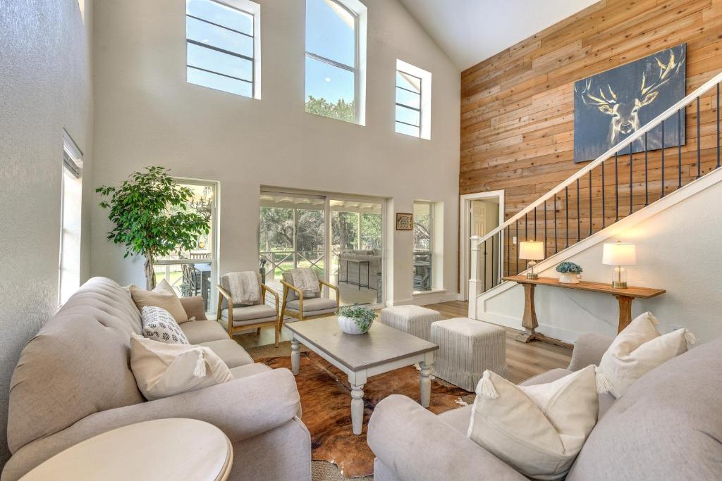 Photo of Gorgeous Palo Pinto Home with Private Hot Tub! in Palo Pinto, TX