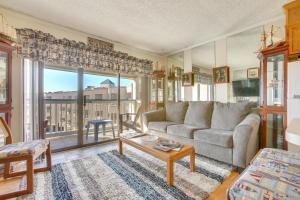 Photo #6 of Balcony and Gulf Views Beachfront Galveston Retreat in Galveston, TX