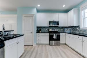 Photo #5 of Cozy Beach Home with Hot Tub, Resort Amenities, Oceanbay, lake views and 3 decks! in Galveston, TX